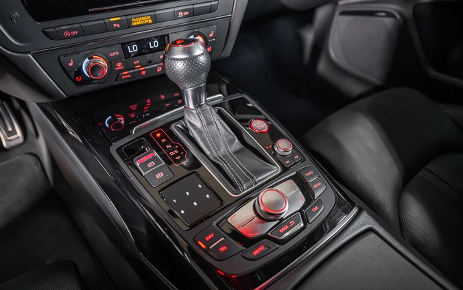 Audi RS6 cena 195000 przebieg: 250000, rok produkcji 2016 z Warszawa małe 781